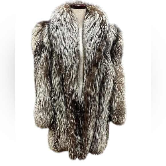 Silver Fox fur Saga Fox coat - Picture 8 of 12